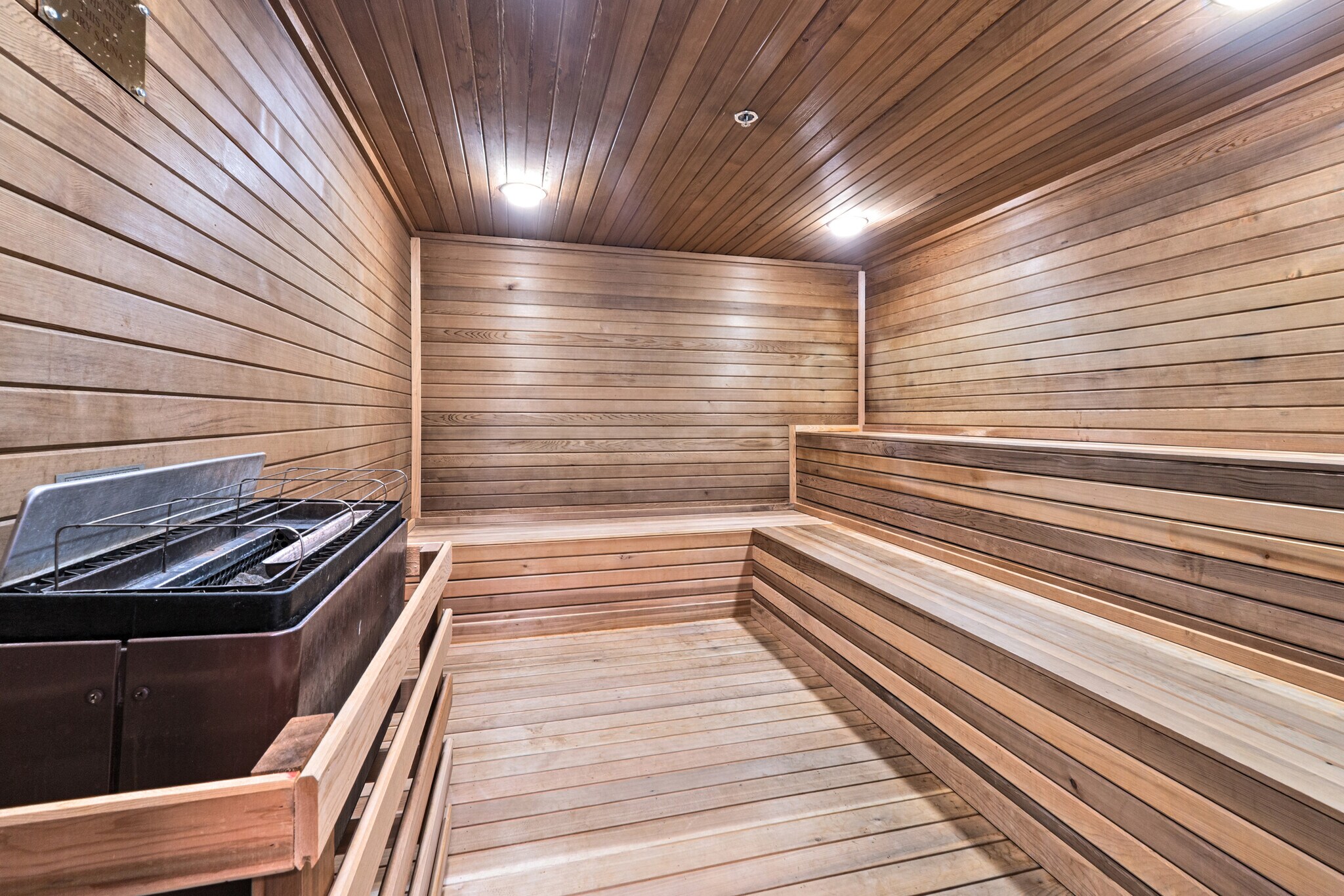 Building Photo - 3481 Lakeside Dr NE