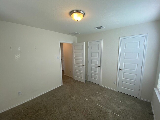 Building Photo - Live on the Golf Course at Star Ranch!! 4B...