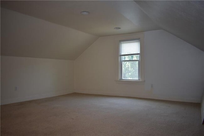 Building Photo - 638 Pittsburgh St