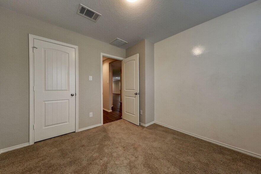 Building Photo - 108 Lance Trl