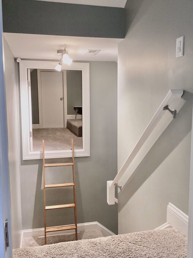 Building Photo - 4 Bed/3 Bath Spacious Home! Extra 2 Car Ga...