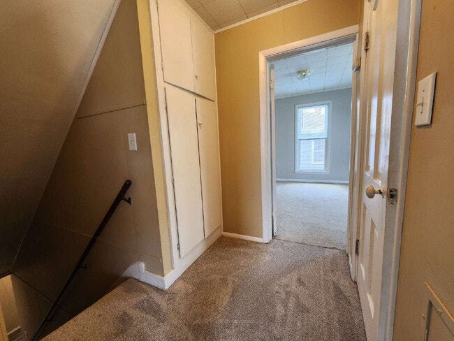 Building Photo - 2 Bedroom side by side / 421A Otter Ave Oshkosh