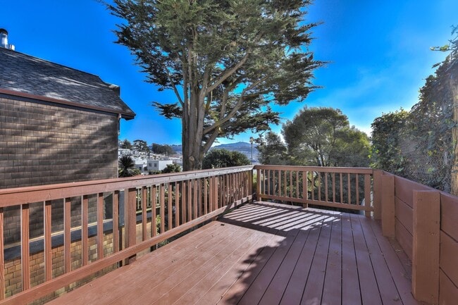 Building Photo - Light filled home+ Pet Friendly + Deck+ Lo...