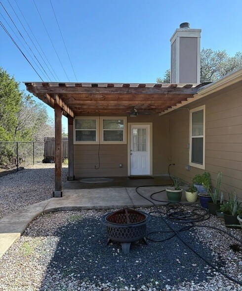 Building Photo - 430 Summit Ridge Dr N