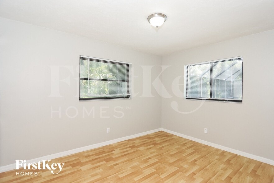 Building Photo - 3511 SE 1st Pl