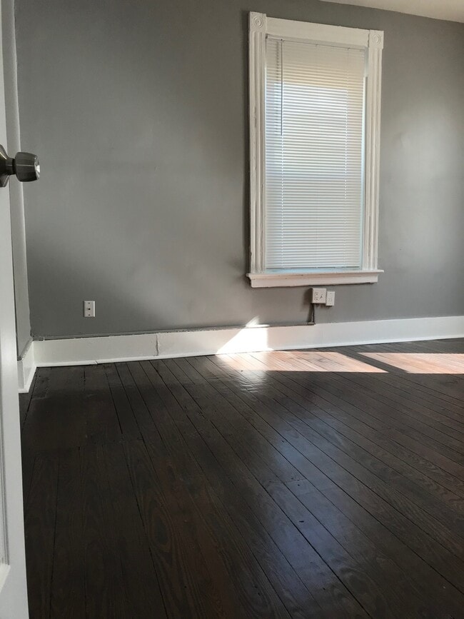 Building Photo - 353 Poplar St