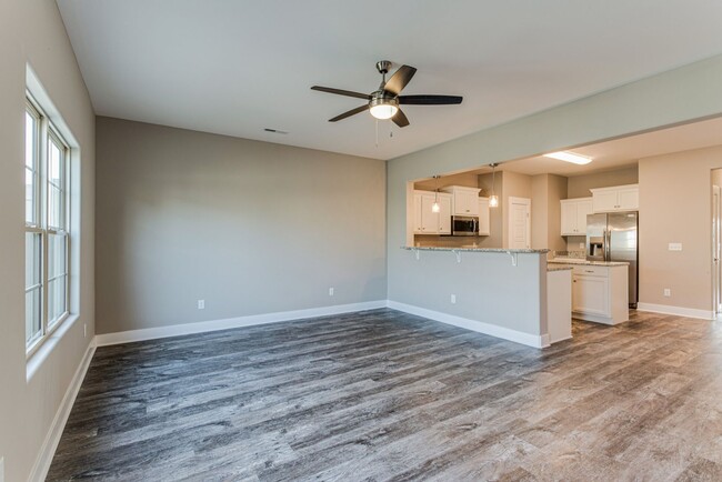 Building Photo - $500 Rent Credit with a Signed Lease begin...