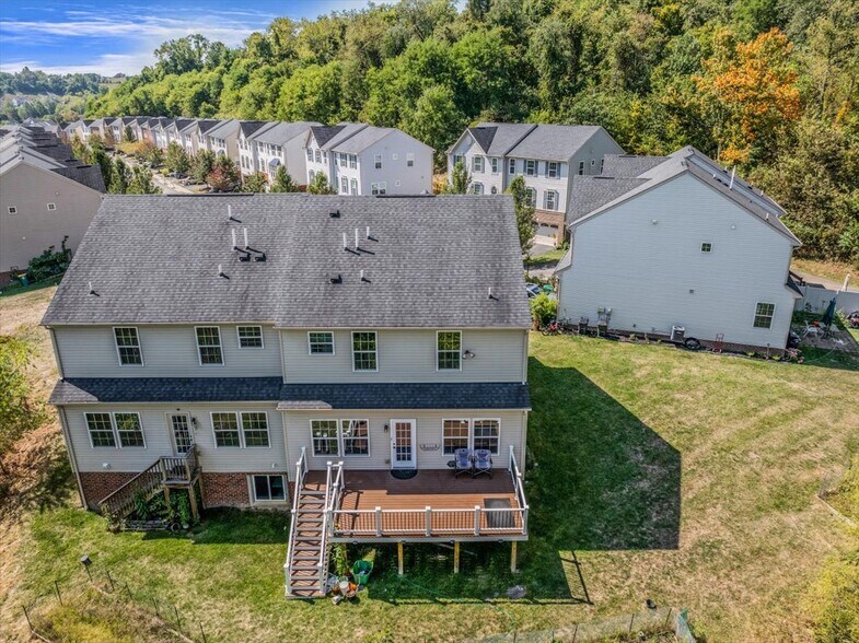 Building Photo - 8059 Hinsdale Ln