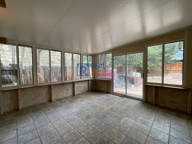 Building Photo - 4945 Marabou Way