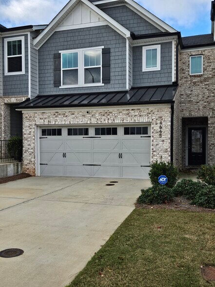 2 Car Garage - 4645 Electric Ave SW