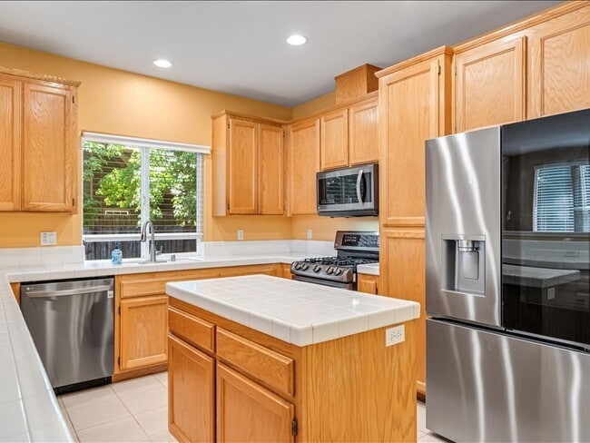 Building Photo - 9759 Dawn Way