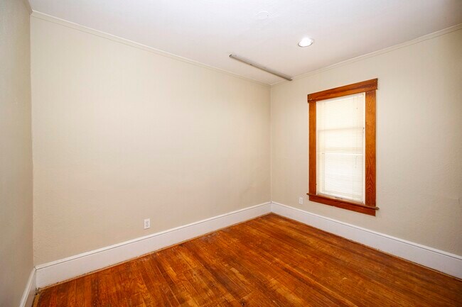 Building Photo - 201 Koch Ave