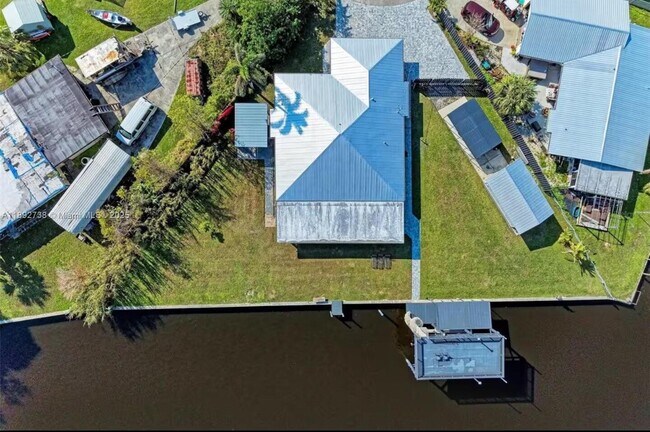 Building Photo - 9675 SW Anchor