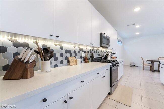 Building Photo - 720 Emerson Creek Ct