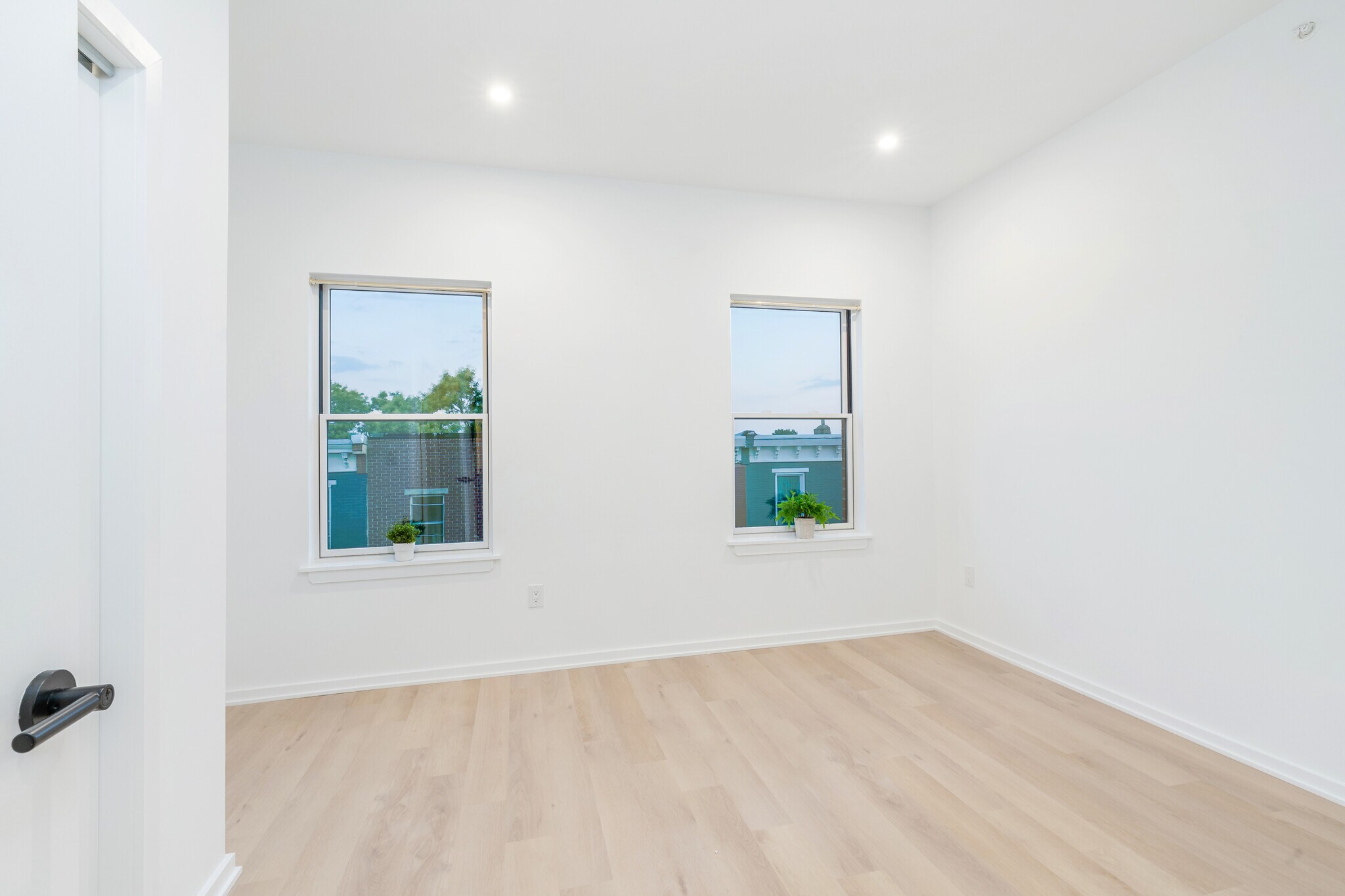 Building Photo - 1627 Fontain St