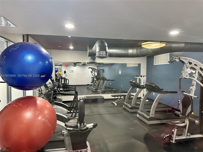 Building Photo - 401 Golden Isles Dr