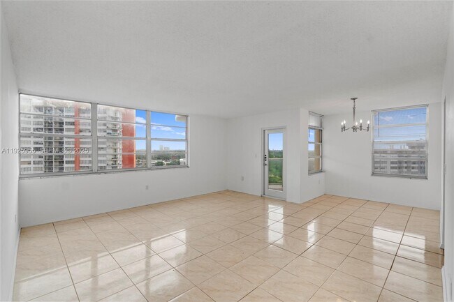 Building Photo - 1301 NE Miami Gardens Dr