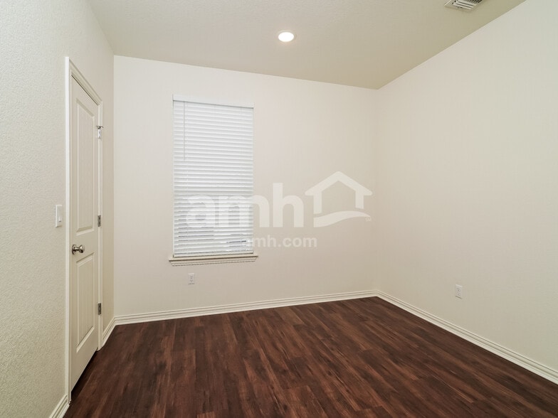 Building Photo - 2739 Spencebrook