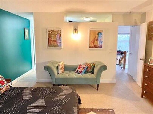 Building Photo - 2 Bedroom Condo South End of Burlington