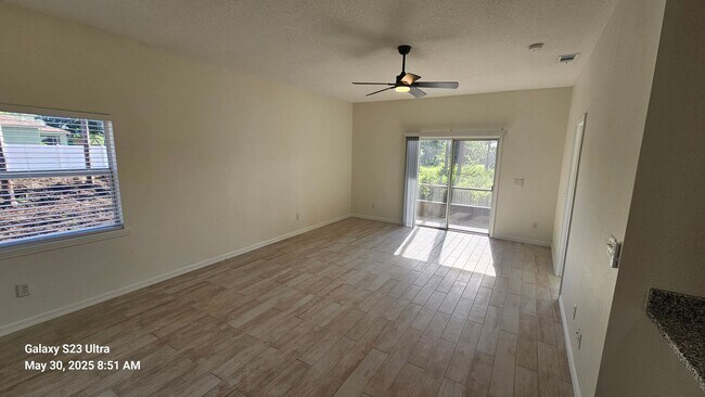 Building Photo - Fully Remodeled 3 Bedroom, 2 Bath Duplex w...