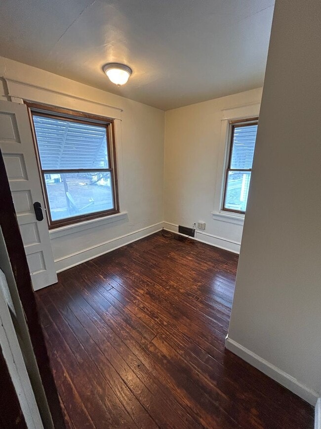 Building Photo - Great 4 bedroom house in East Stroudsburg Borough!