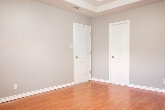 Building Photo - 312 Cambridge Loop