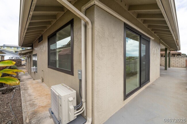 Building Photo - Newly Renovated 3 BD/2 BA Home with 2 Car ...