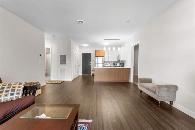 Building Photo - 999 Hancock St