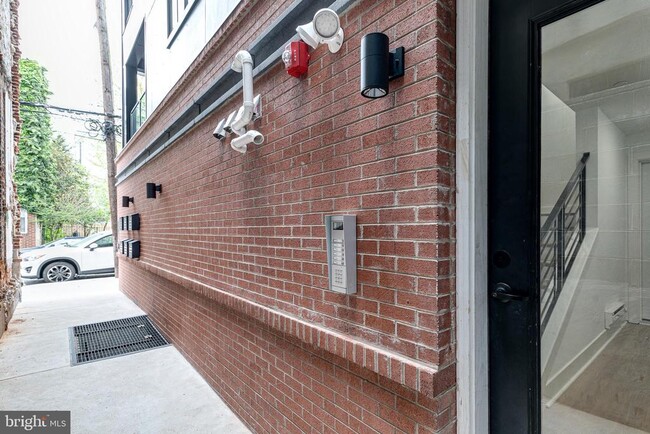 Building Photo - 705 S 19th St