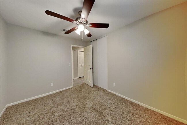 Building Photo - 9202 Wallingham Dr
