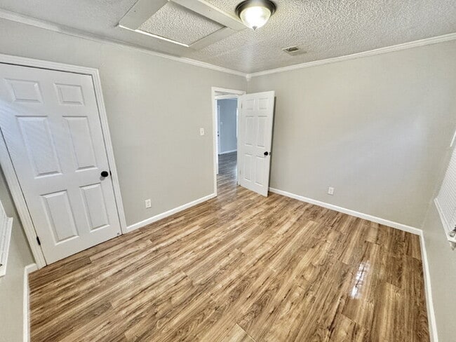 Building Photo - 1711 Coleen Rd