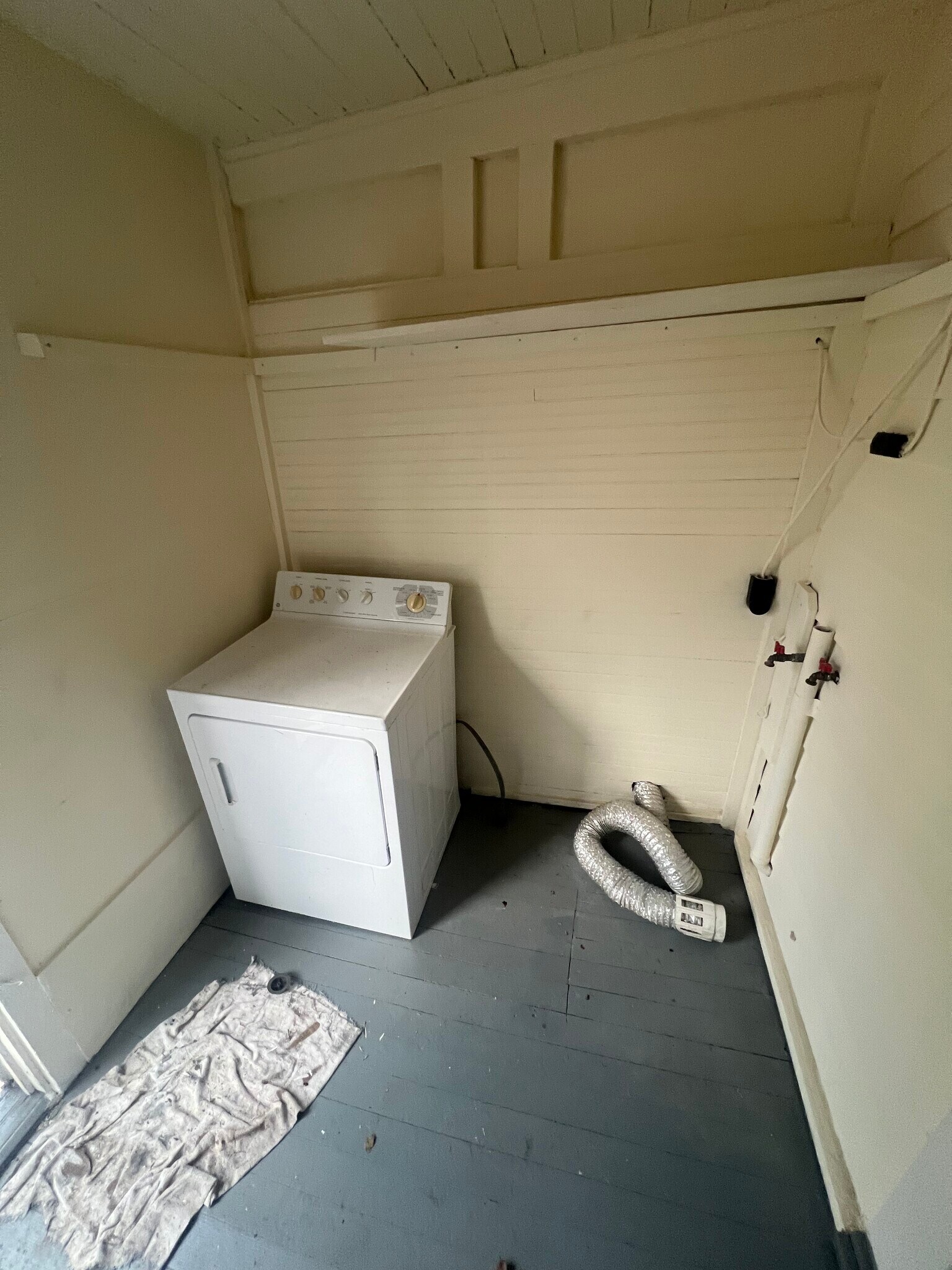 Building Photo - 406 E 1st St