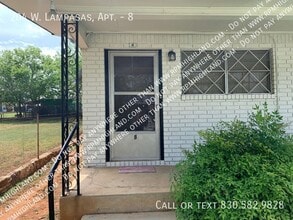 Building Photo - 204 W. Lampasas, Apt.-8
