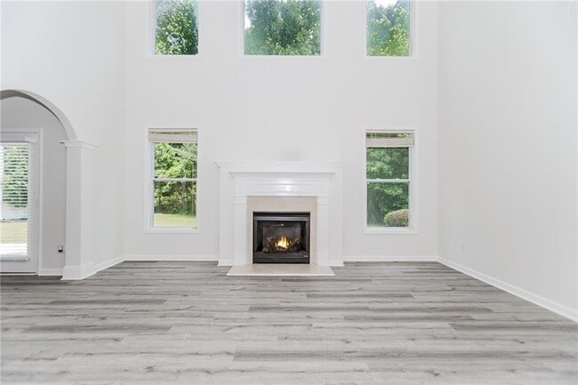 Building Photo - 2023 Jameson Cir NE