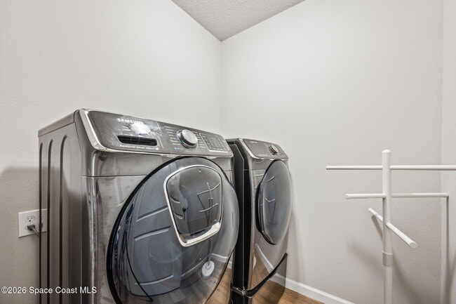 Building Photo - 763 Simeon Dr