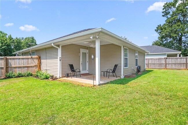 Building Photo - 8650 E Hamilton Bridges Dr