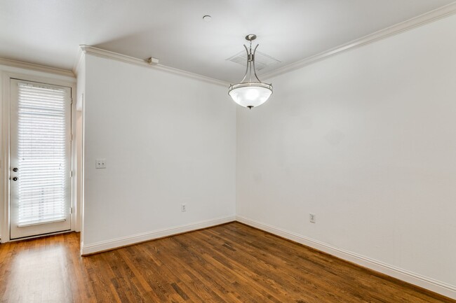 Building Photo - Easy walking distance to SMU campus!