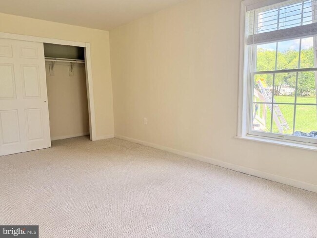 Building Photo - 43520 Lucketts Bridge Cir