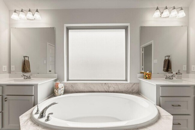 Building Photo - 27114 Sofia Forest Dr