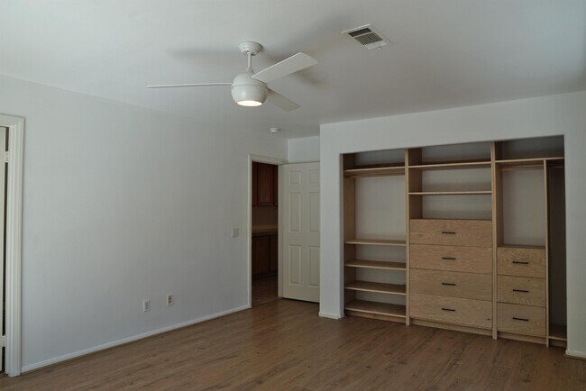 Building Photo - 51945 Avenida Madero