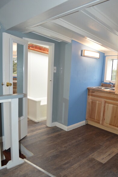 Building Photo - 430 S Holladay Dr