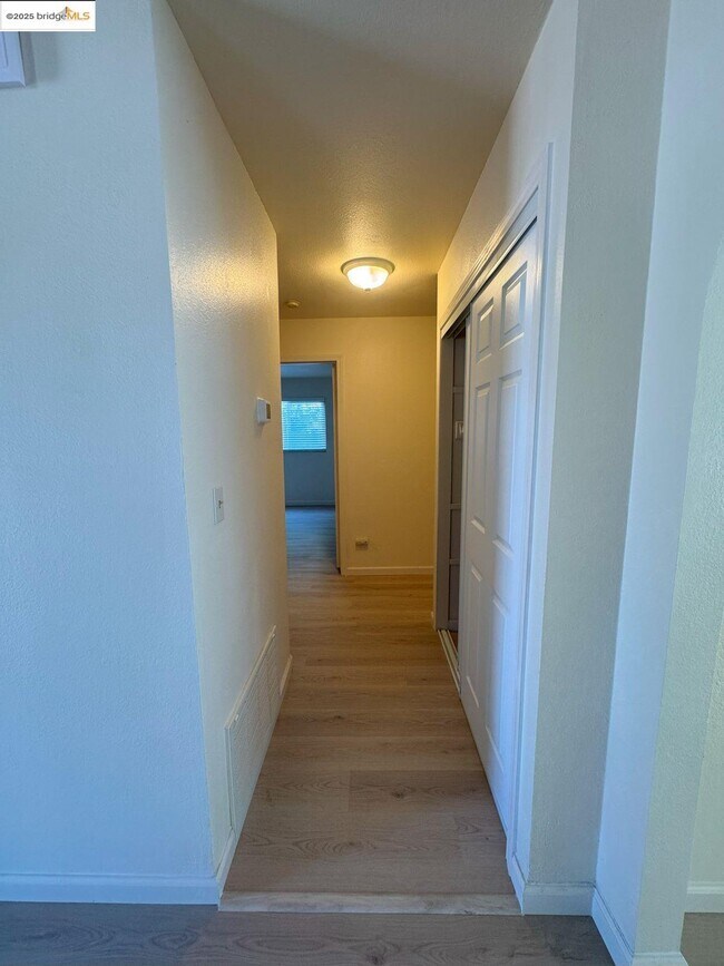 Building Photo - 3323 Blythe Dr