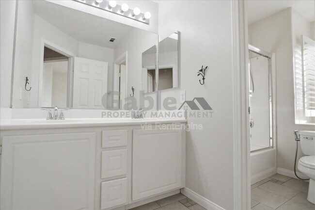 Building Photo - 27946 Periwinkle Ln