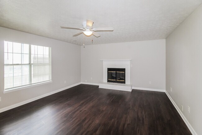 Building Photo - 2175 Red Rose Ln