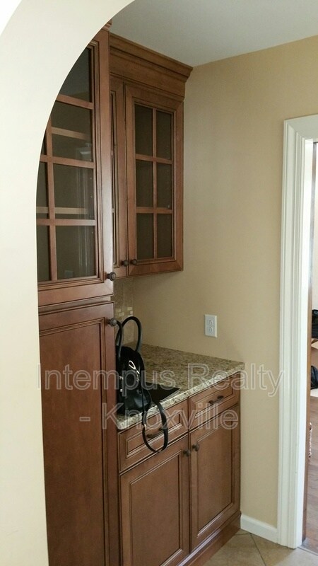 Building Photo - 2103 Fairmont Blvd