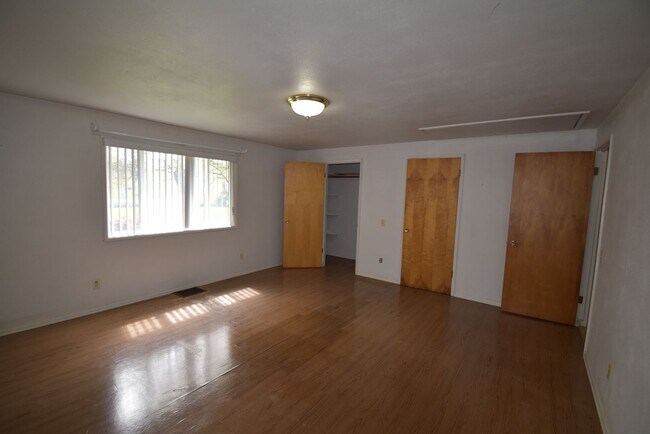 Building Photo - 34885 Lake Creek Dr