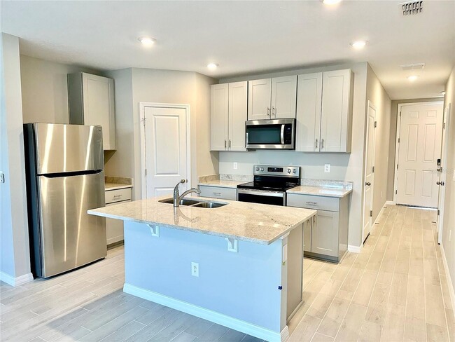 Building Photo - 5852 Ocean Isle Dr