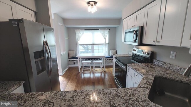 Building Photo - 442 Darby Ln