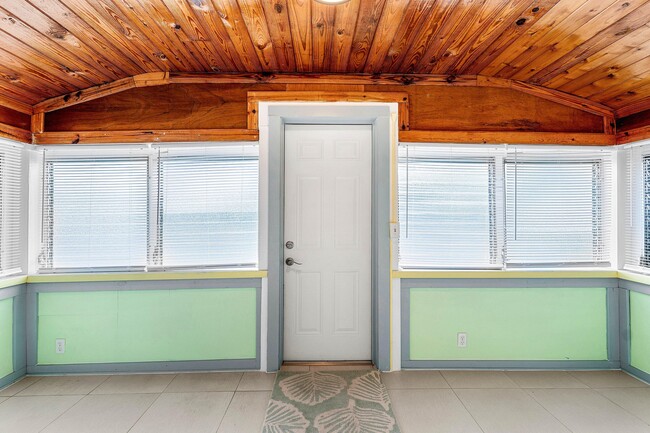 Building Photo - 409 S M St