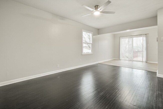 Building Photo - Check out this beautiful and spacious home.  Located in Irvington with access to Warren Twp schools.